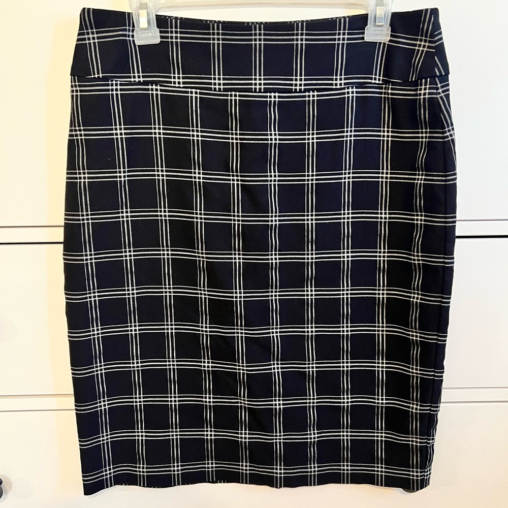 Soho Black and White Skirt Knee-Length Workwear